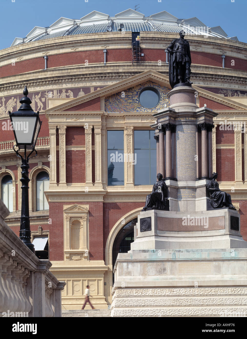 Statue outside royal albert hall hires stock photography and images