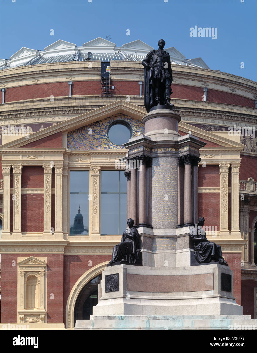 Statue outside royal albert hall hires stock photography and images
