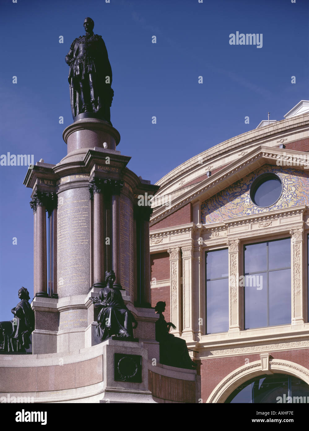 Statue outside royal albert hall hires stock photography and images