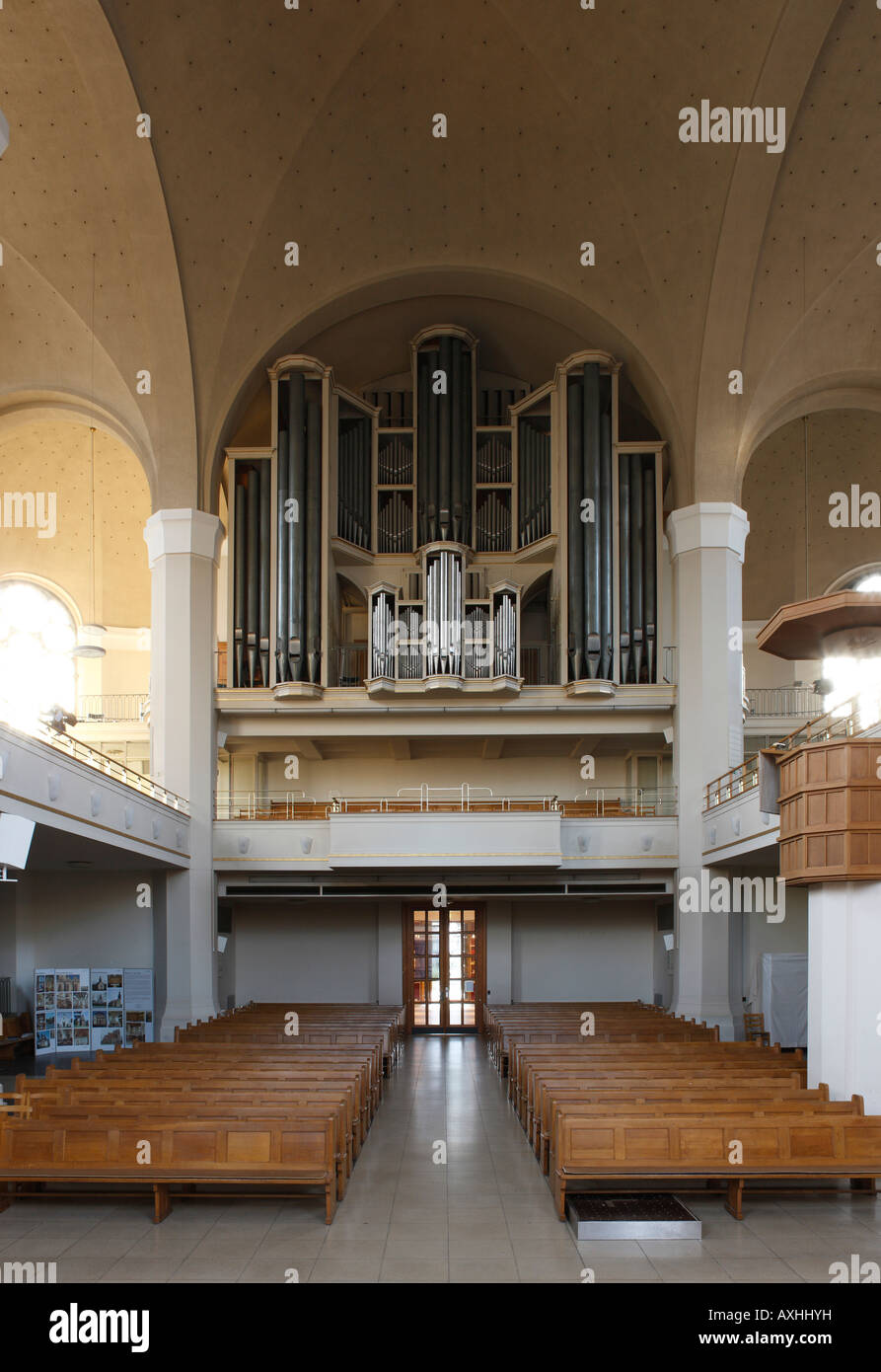 Düsseldorf, St. Johanneskirche, Innenraum mit Orgel Stock Photo