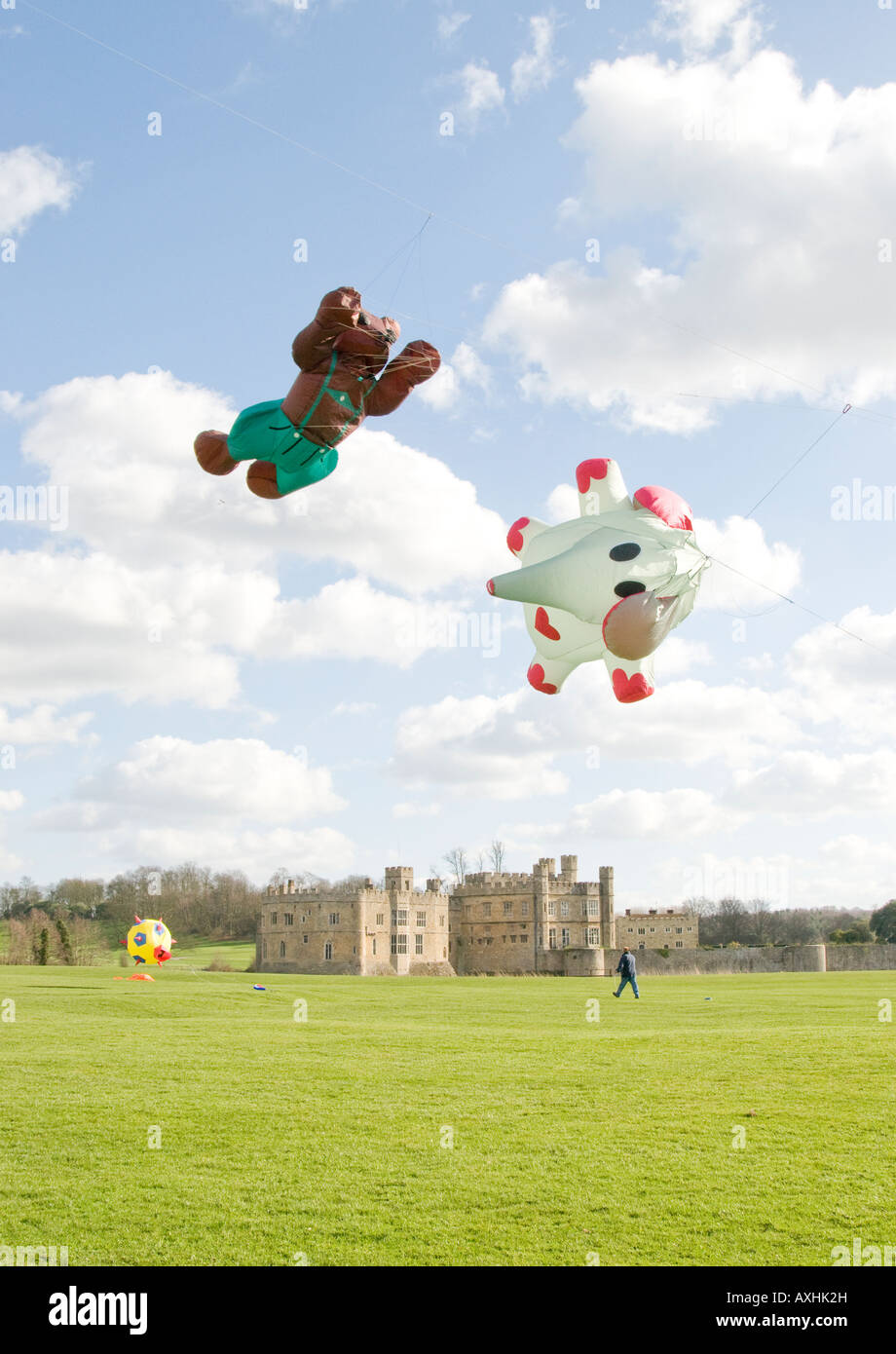 Kites over Leeds castle in Kent Stock Photo Alamy