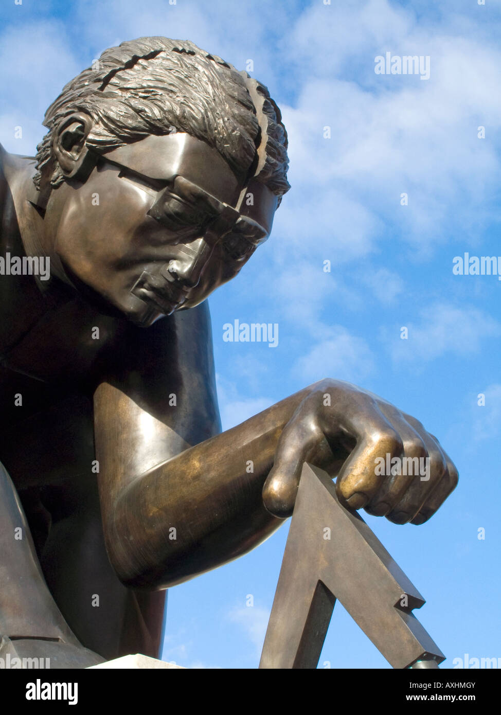 England London British Library Bronze Statue Of Sir Isaac Newton By Eduardo Paolozzi Stock 0337