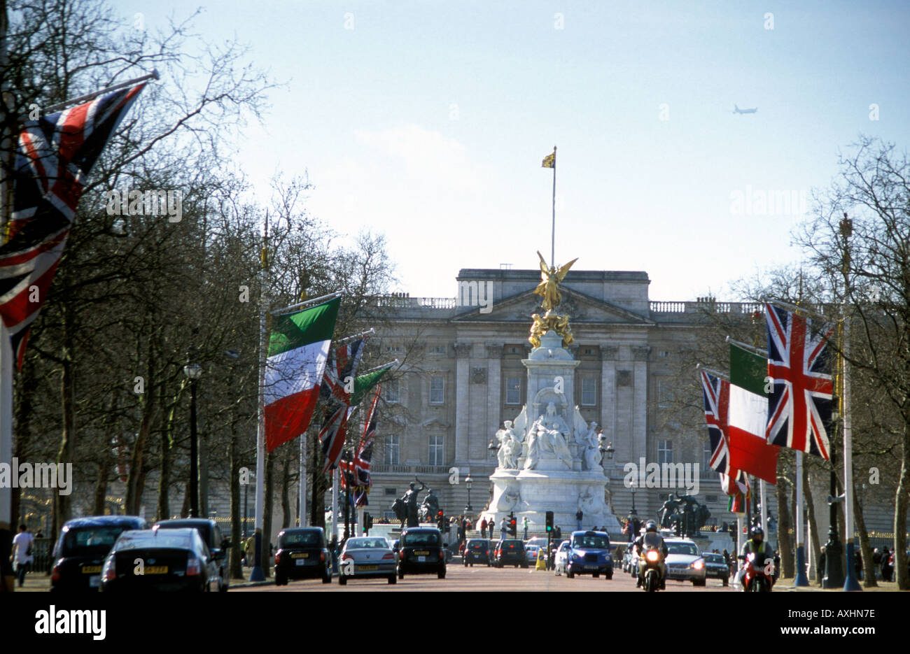 Looking towards the Victoria Monument in front of Buckingham Palace. The Avenue is framed with the Italian and the British Flags Stock Photo