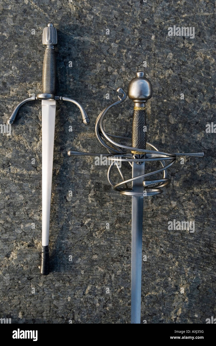 Rapier school Close up of a dagger and rapier sword Used in competitive sport Uk HOMER SYKES Stock Photo
