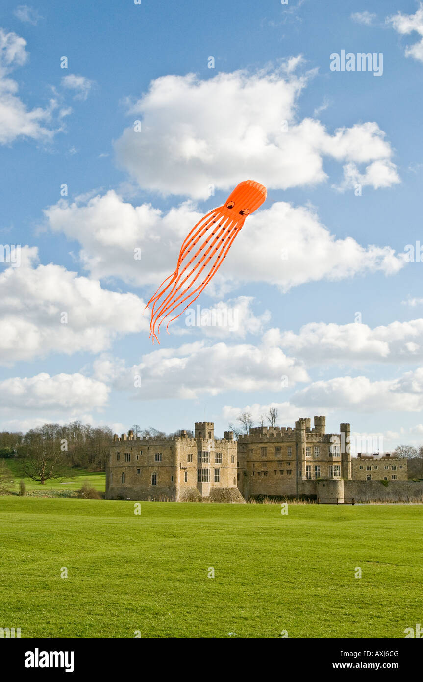 Kites over Leeds castle in Kent Stock Photo Alamy