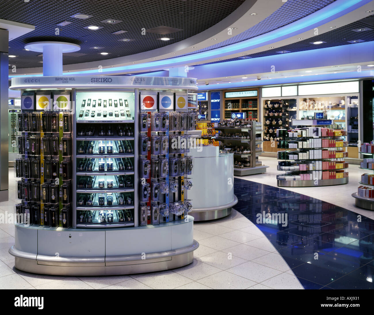 Stansted airport duty free shop hi-res stock photography and images