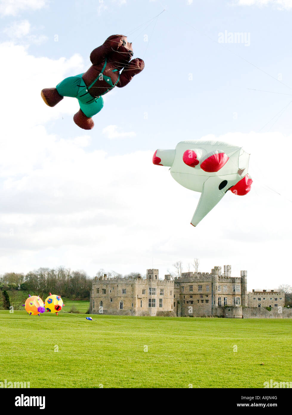Kites over Leeds castle in Kent Stock Photo Alamy