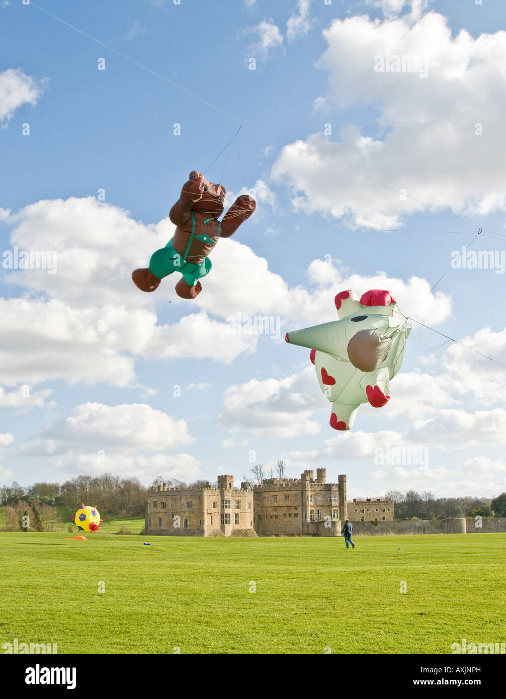 Kites over Leeds castle in Kent Stock Photo Alamy