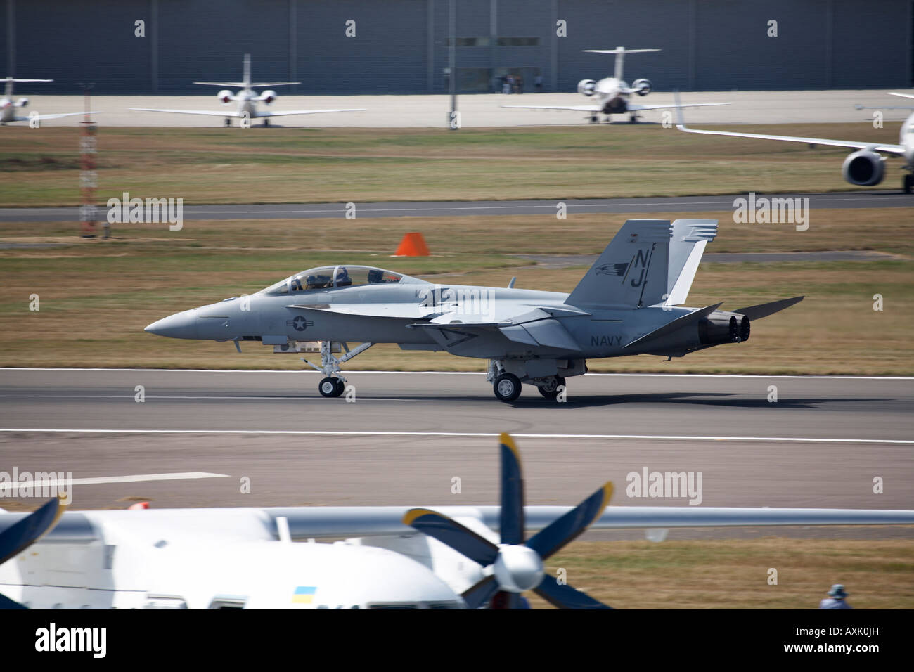 Boeing F A 18F aircraft touching down after flying display at Farnborough International Airshow July 2006 Stock Photo