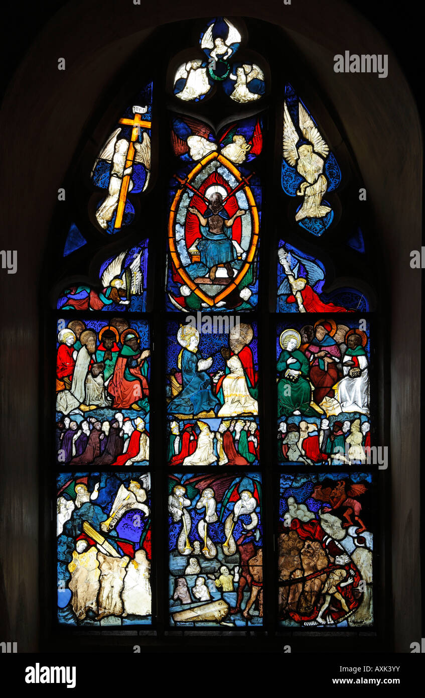 Ulm, Münster, Bessererkapelle, Glasmalerei am Südfenster mit dem jüngsten Gericht Stock Photo