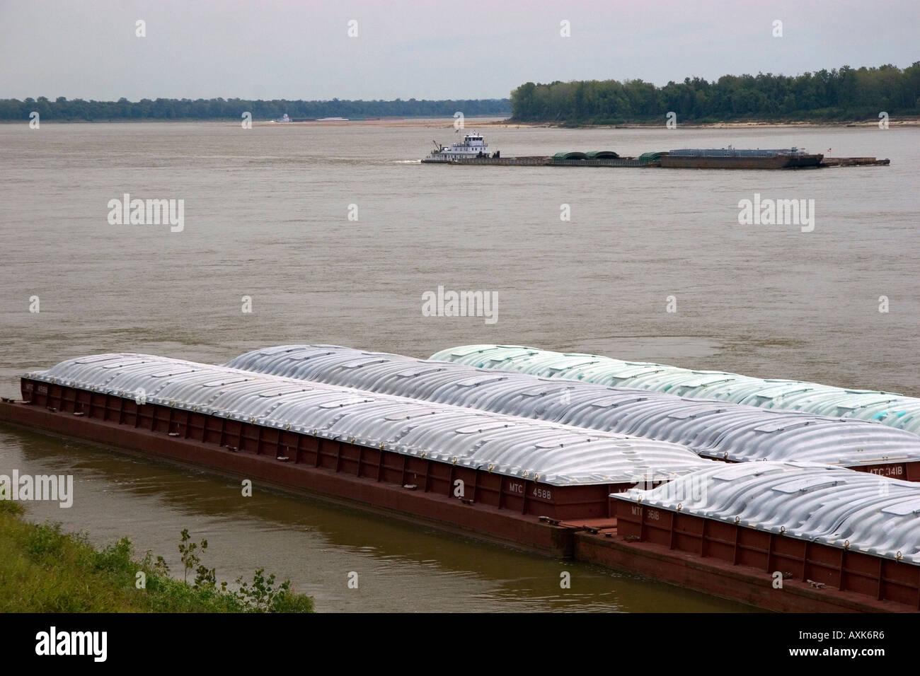 View of the Mississippi River with tugboat and barge at New Madrid Missouri Stock Photo Alamy
