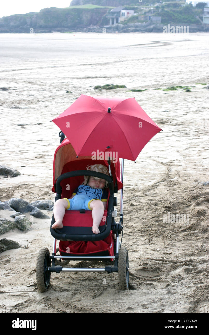 Baby buggy parasol hi-res stock photography and images - Alamy