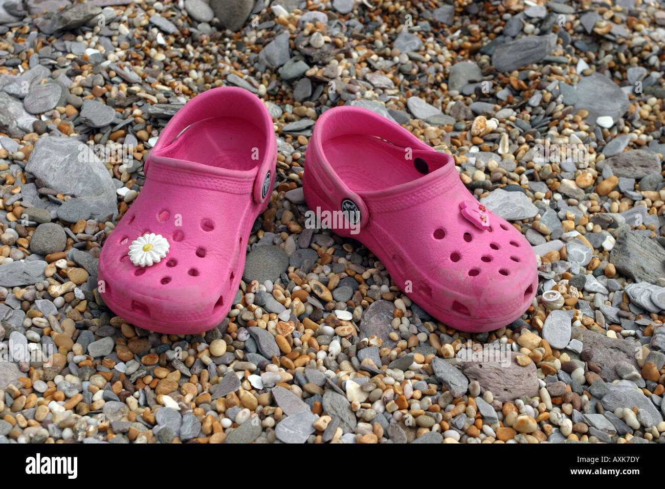 girls crocs pink