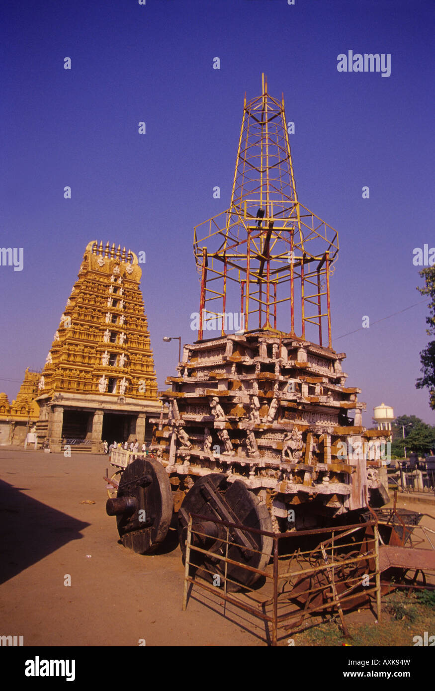 A temple chariot stands outside of the Nanjundeswara Temple in the Karnatakan town of Nanjangud. Stock Photo