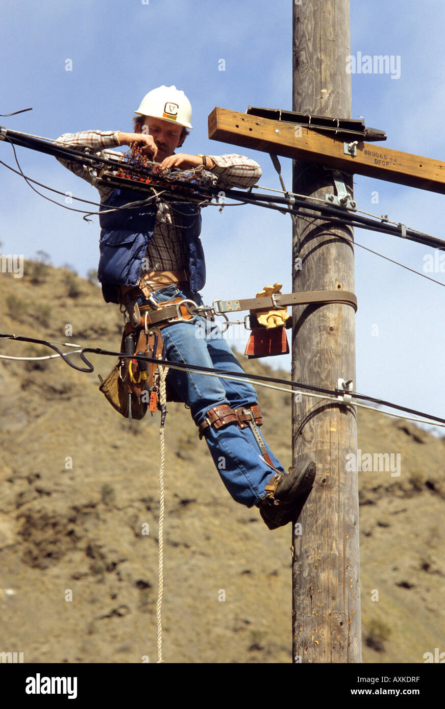 Telephone lineman making repairs Stock Photo 9638206 Alamy
