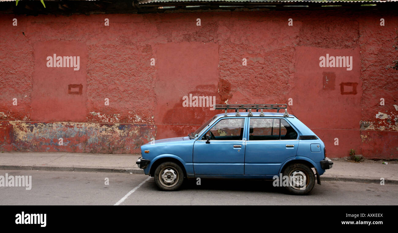 Car parked hi-res stock photography and images - Alamy