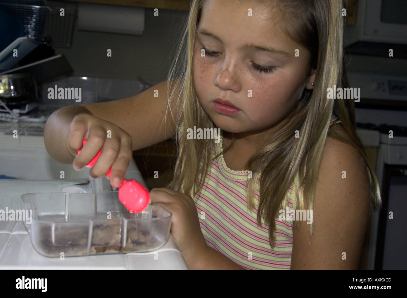 girl cooking in kitchen Stock Photo - Alamy