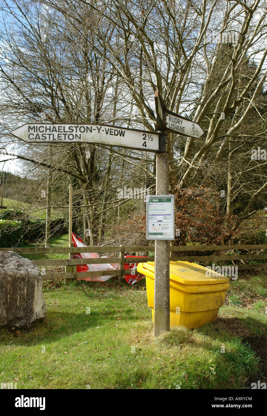 Stop Sign In Welsh Welsh bus stop sign wales hi-res stock photography and images - Alamy