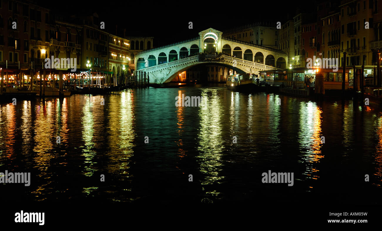 photograph of the rialto bridge at night Stock Photo - Alamy
