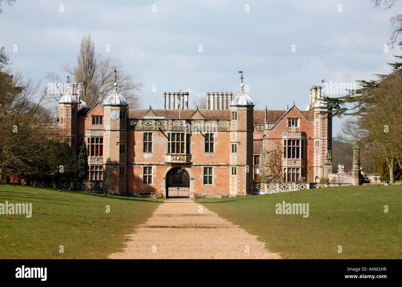 Tudor manor house hi-res stock photography and images - Alamy