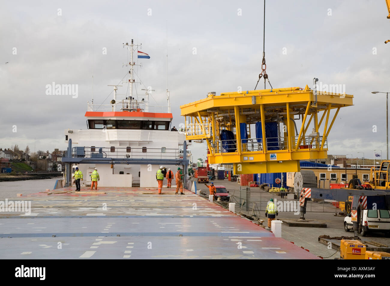 Structure rig hi-res stock photography and images - Alamy