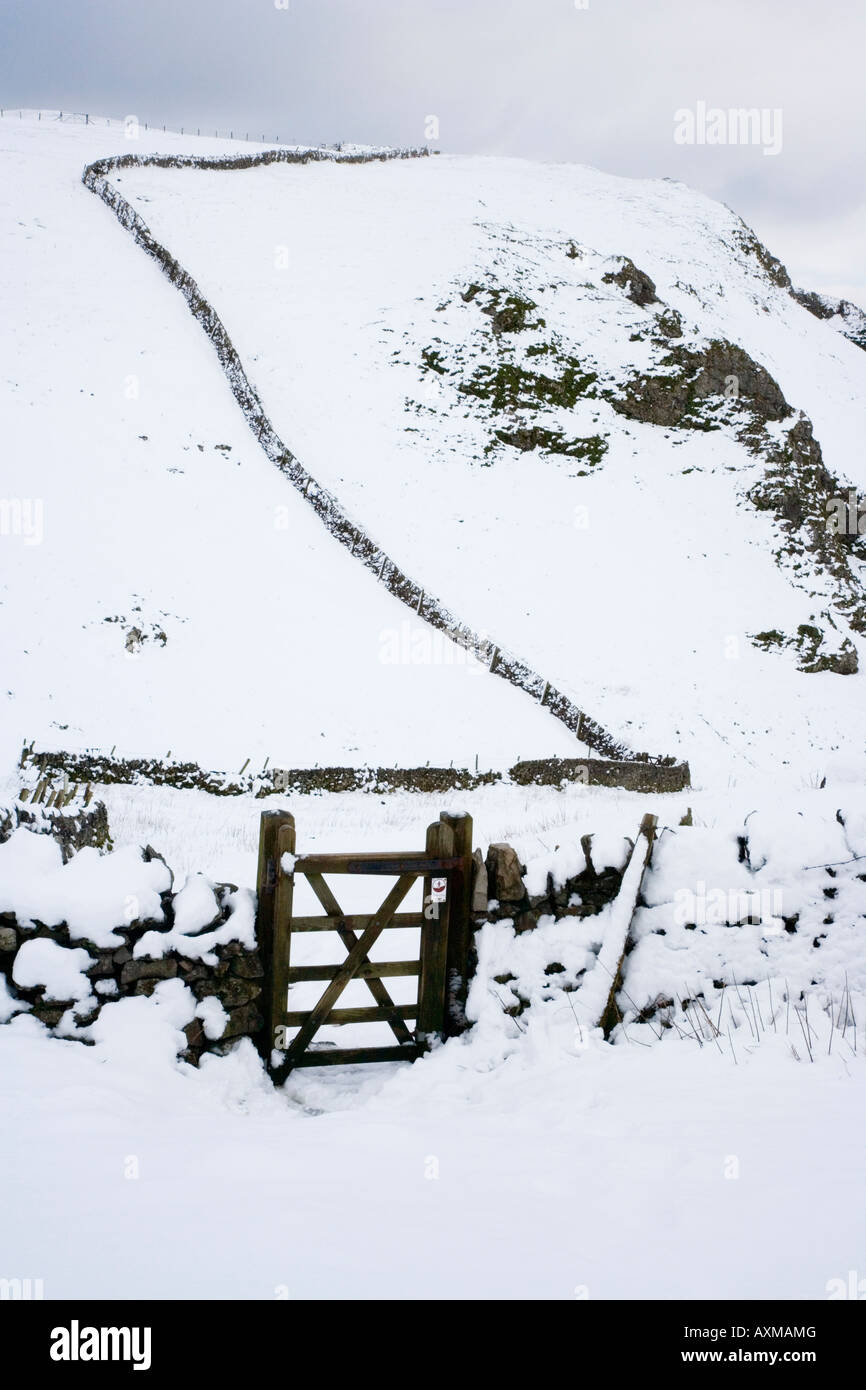 Castleton in snow hires stock photography and images Alamy