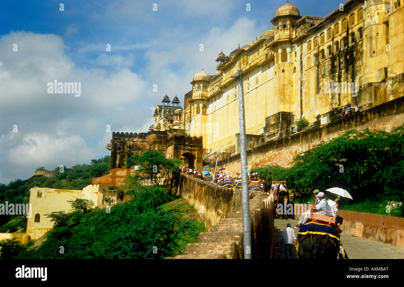 Traffic amber fort jaipur rajasthan hi-res stock photography and images ...