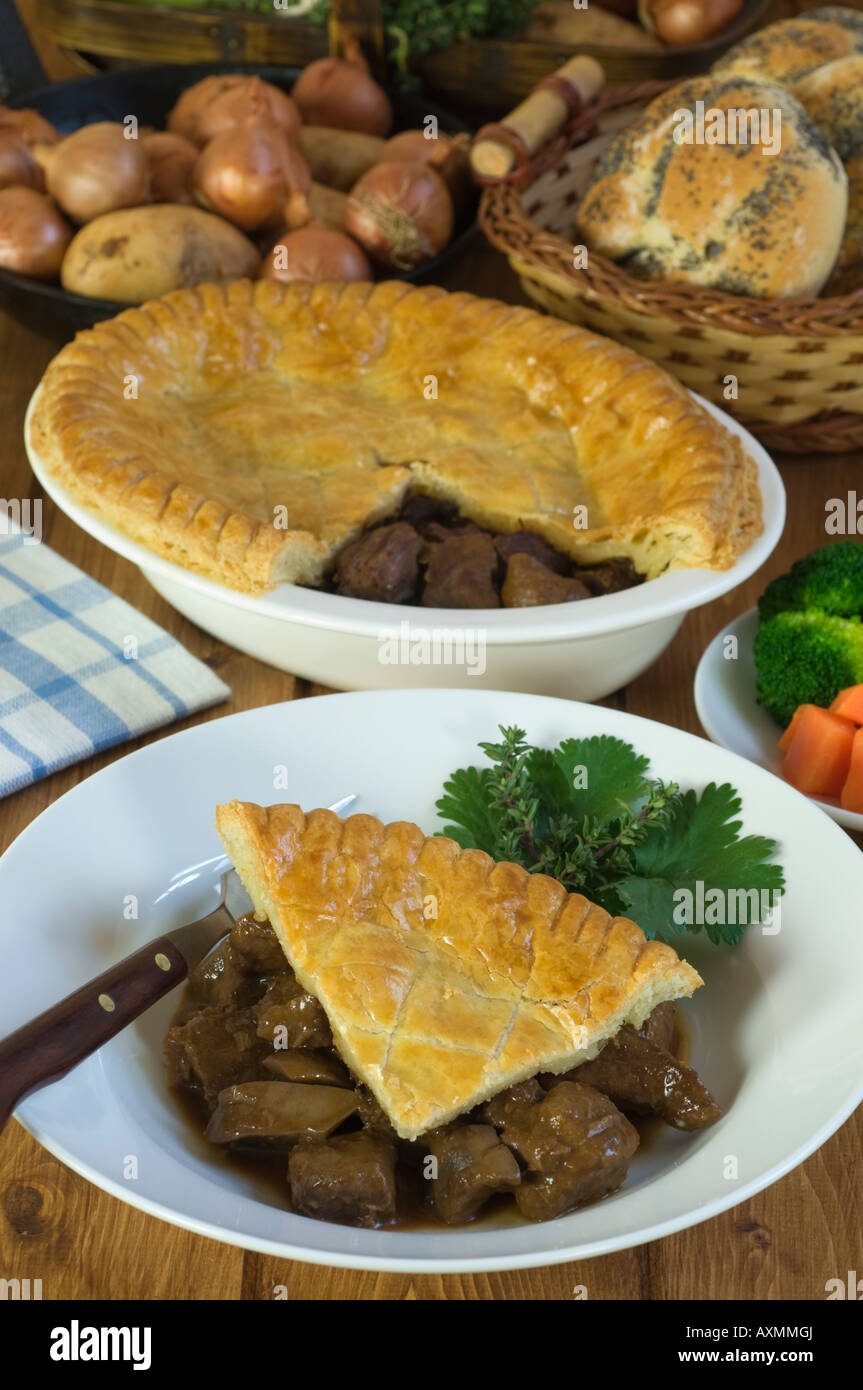 Steak and kidney pie Traditional Food UK Stock Photo - Alamy