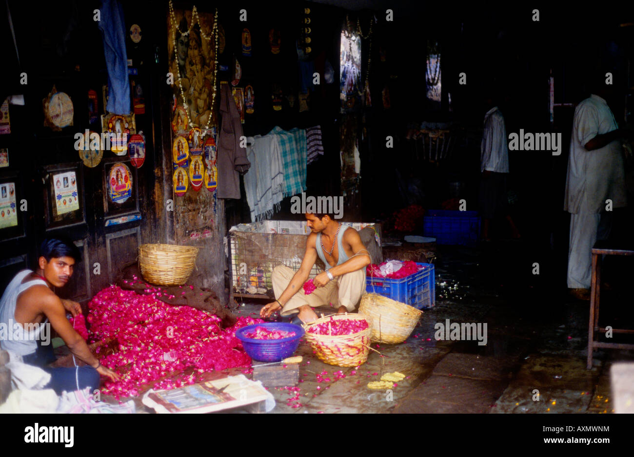 Flower petal seller Chandni Chowk market in Delhi, India Stock Photo