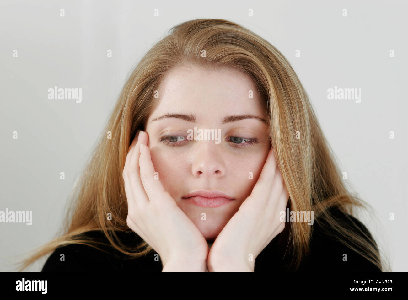 head and shoulders portrait of young woman Stock Photo - Alamy