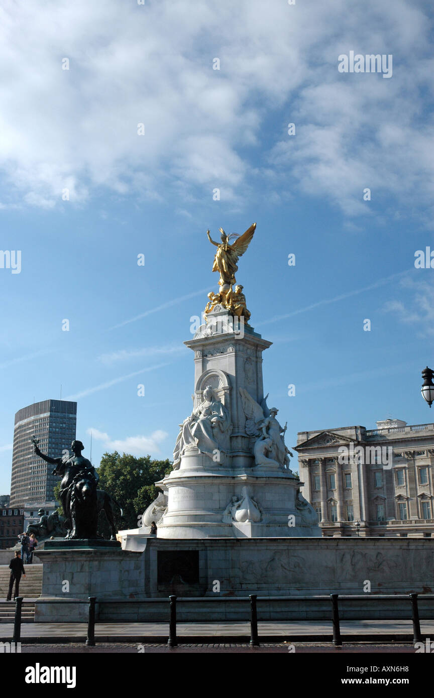 Victoria Memorial and Buckingham Palace in London, UK Stock Photo