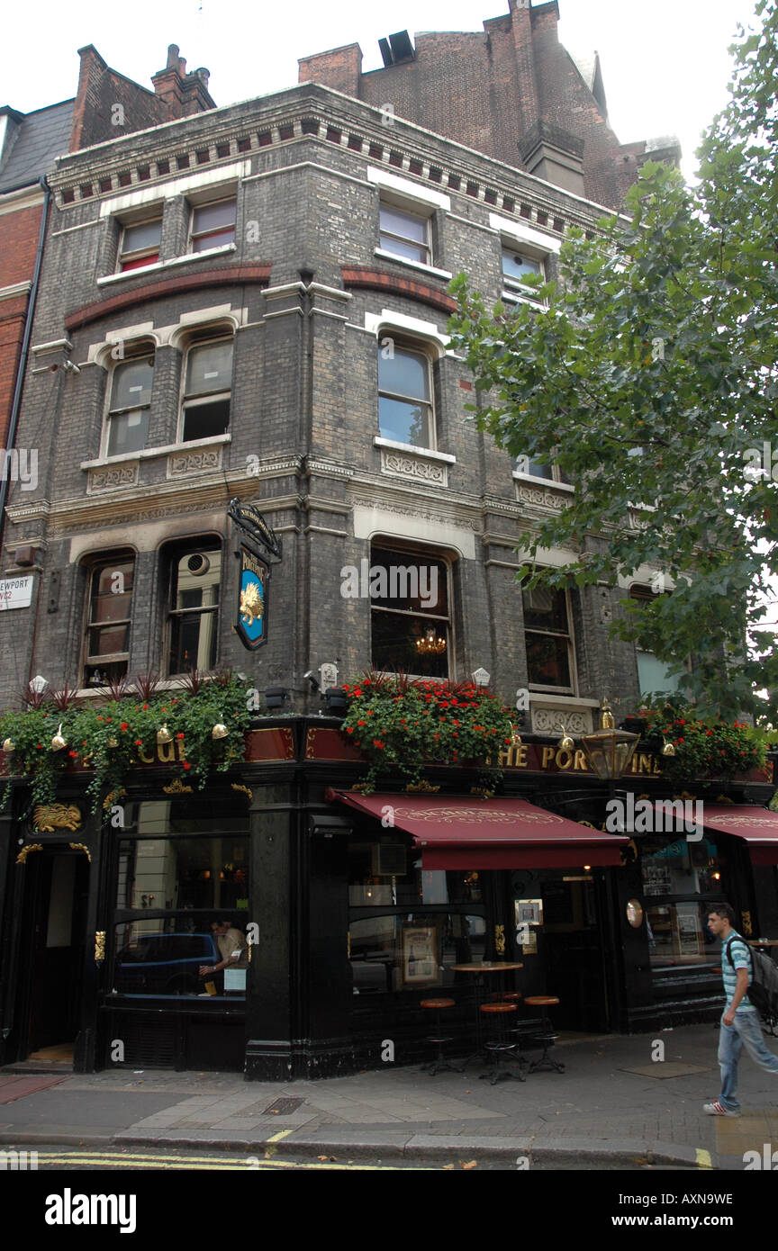 The porcupine pub sign charing cross hires stock photography and