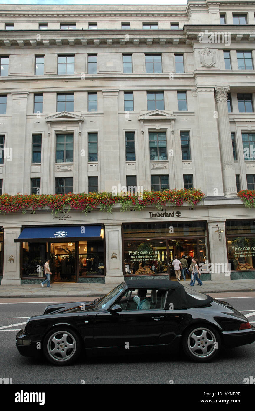 Wortel met de klok mee Schuine streep Timberland and Brooks Brothers shops at Regent Street in London, UK Stock  Photo - Alamy