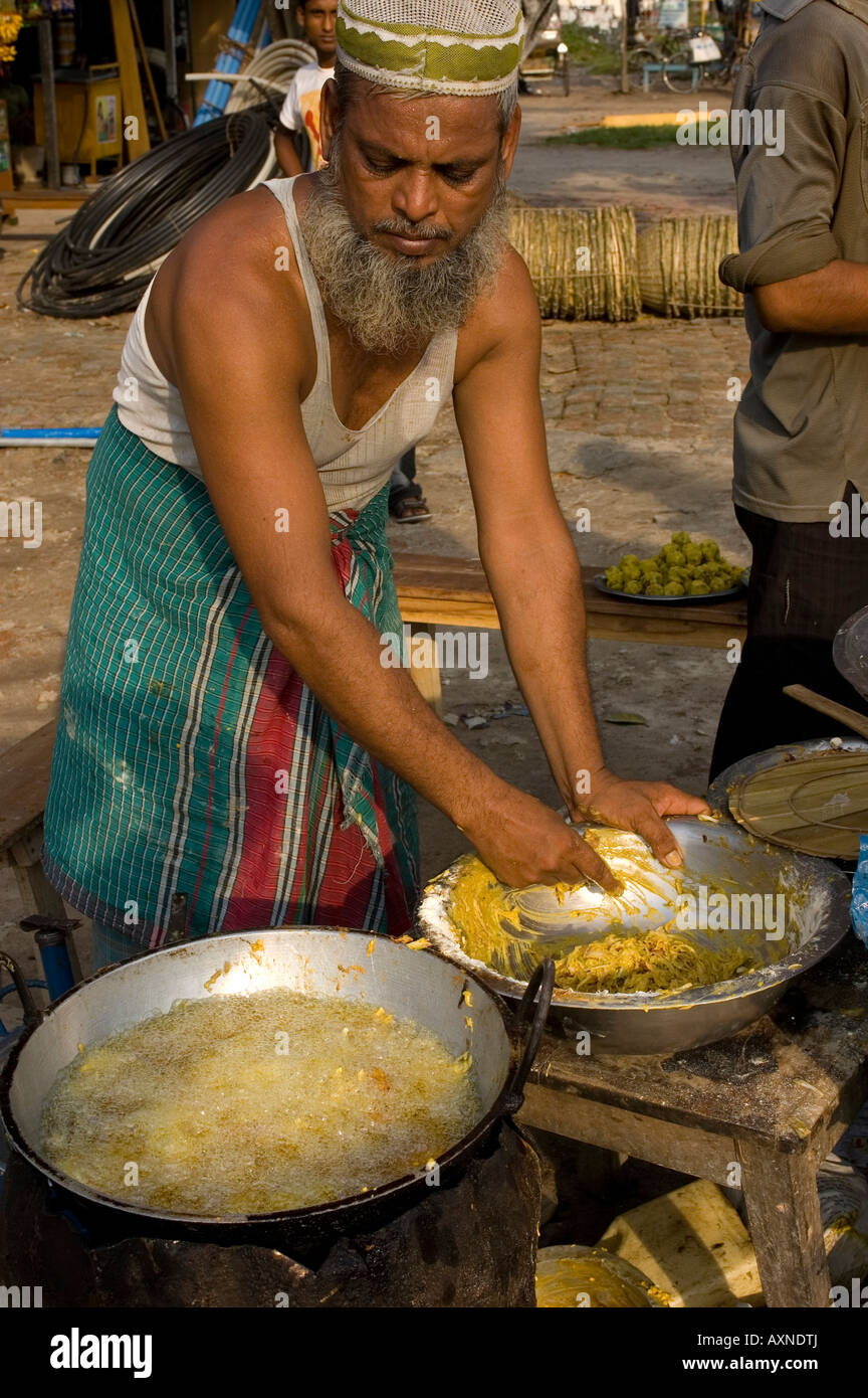 Bangladeshi man selling food on street Stock Photo - Alamy