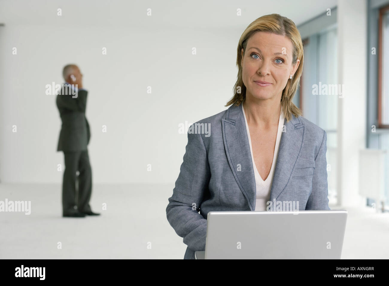 качества женщины. рабочий коллектив. имидж женщины руководителя. лидерство женщин. вопросы женщине руководителю.