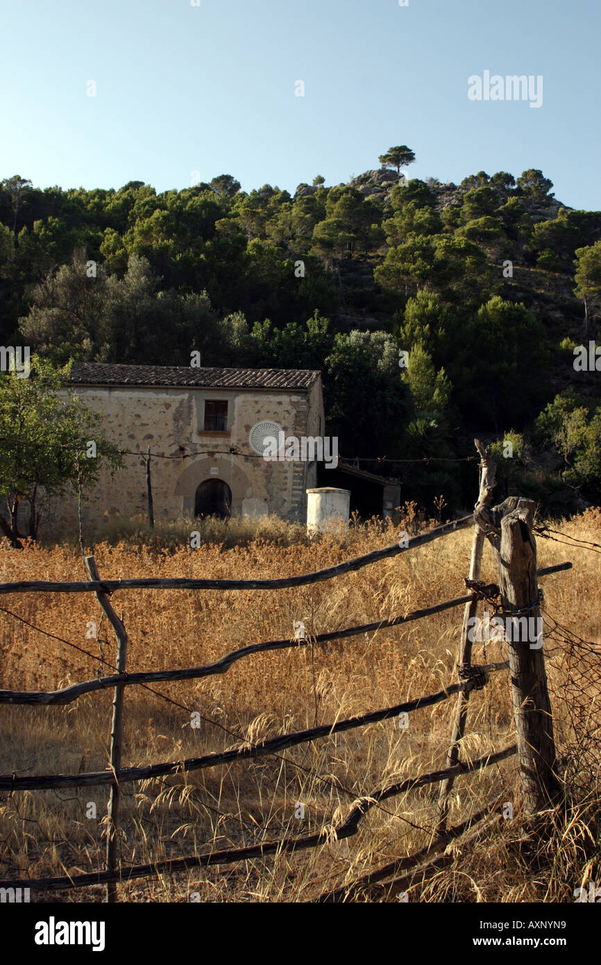 Farmhouse in Spanish countryside Stock Photo Alamy
