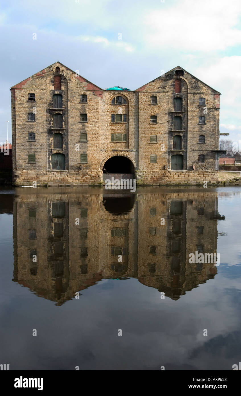Calder and Hebble Navigation Warehouse, Grade II listed building on the