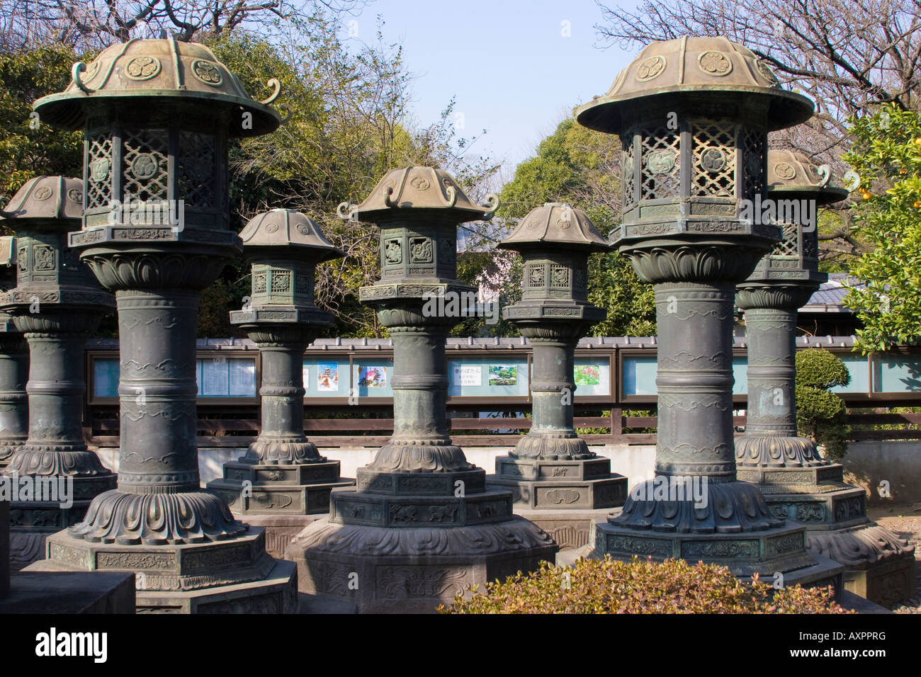 Large copper lanterns toshogu shrine hires stock photography and images Alamy