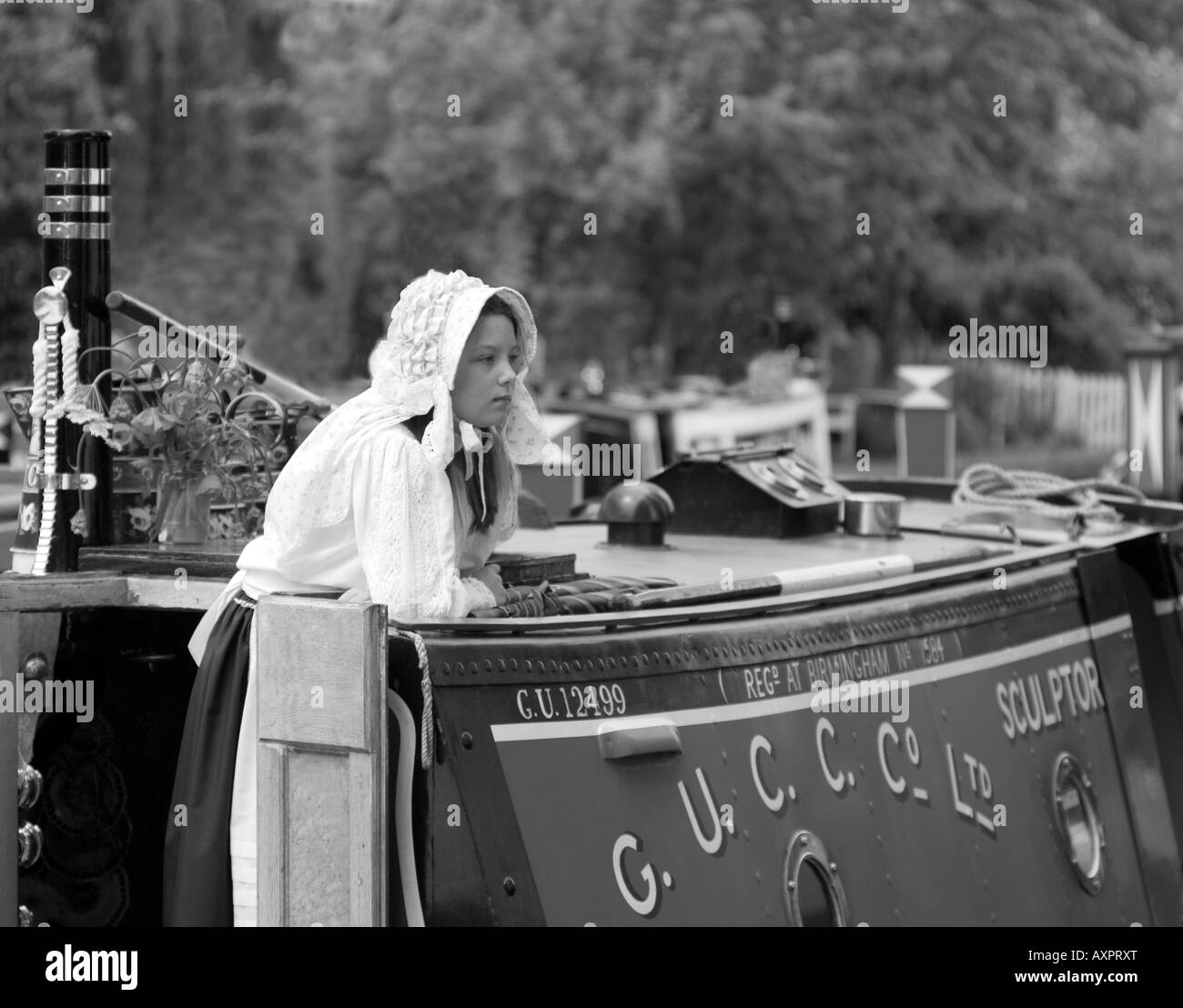 PICTURE CREDIT Doug Blane Narrowboat on the canal Stock Photo