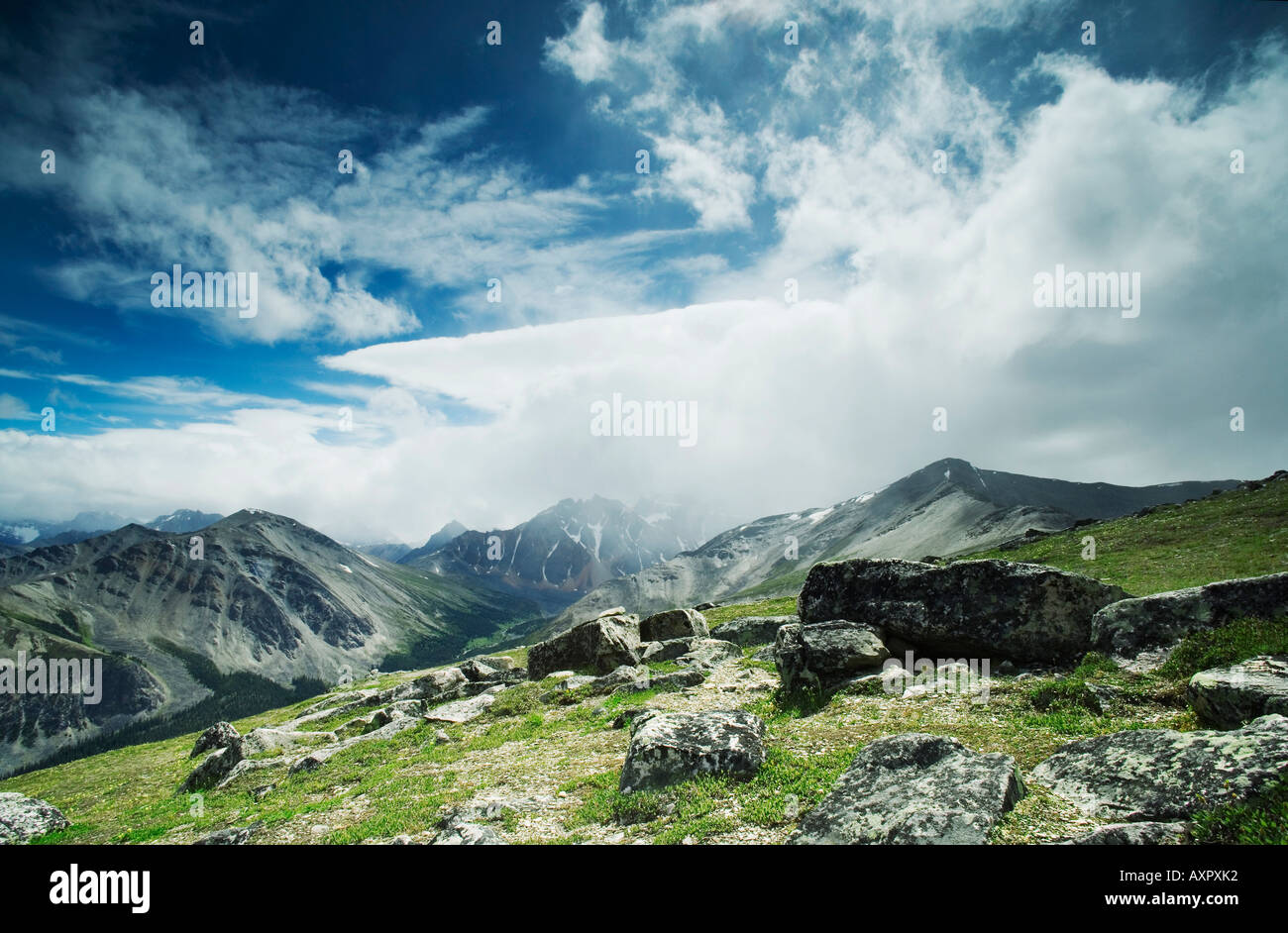 Foggy mountain landscape rocky hi-res stock photography and images - Alamy