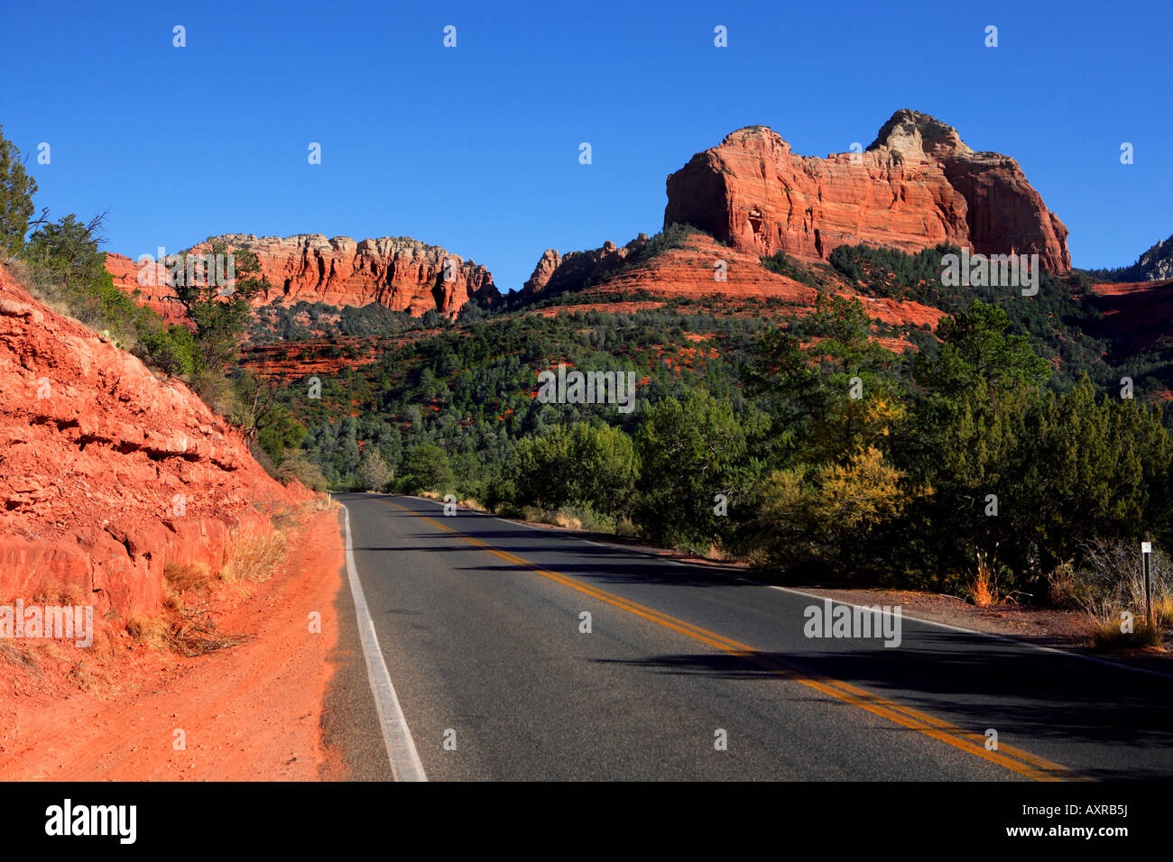 Interstate Red Rocks HIGHWAY AND RED ROCKS NEAR SEDONA ARIZONA USA Stock Photo - Alamy