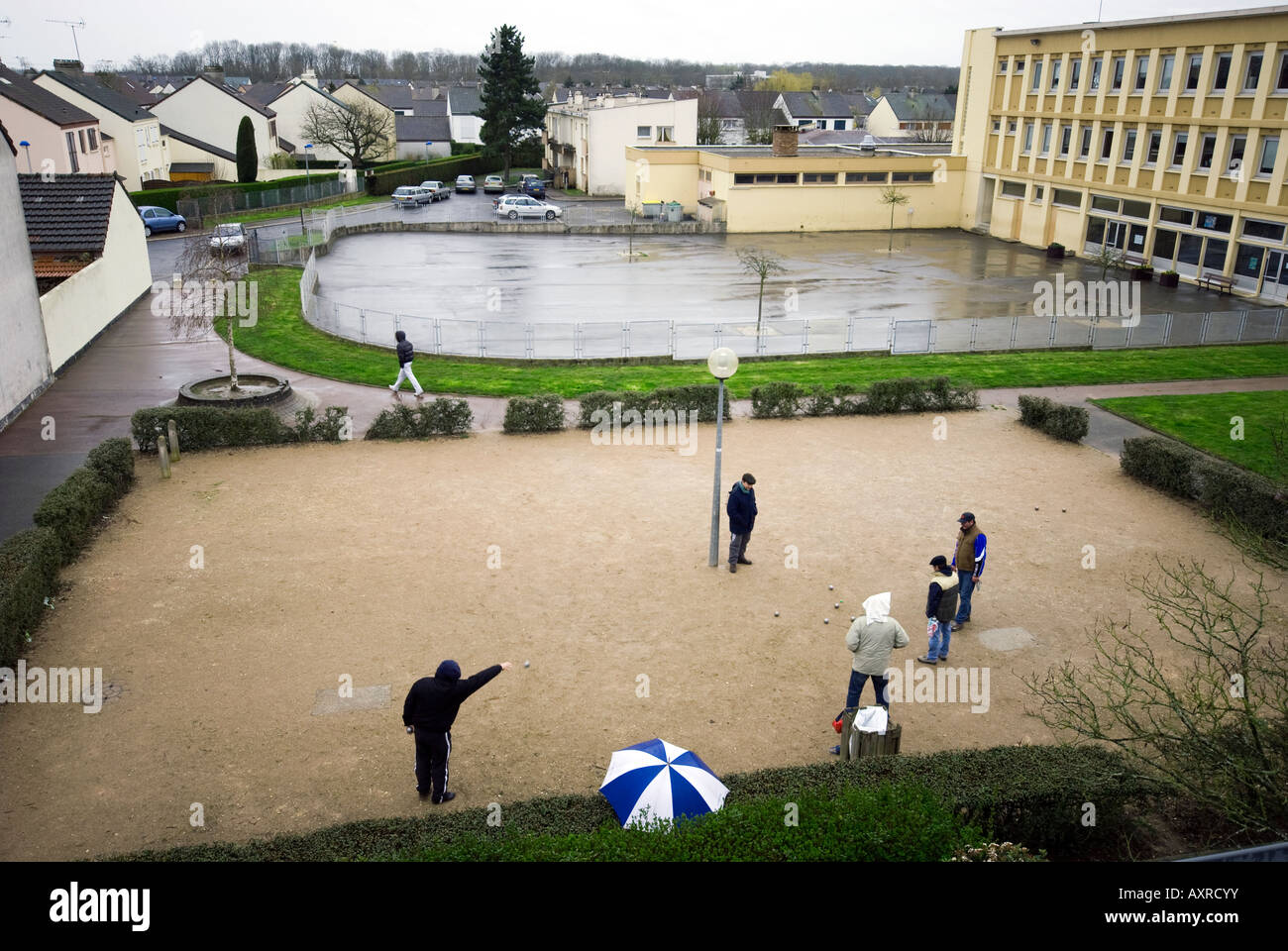 French playing with jeux de boules in rain Stock Photo