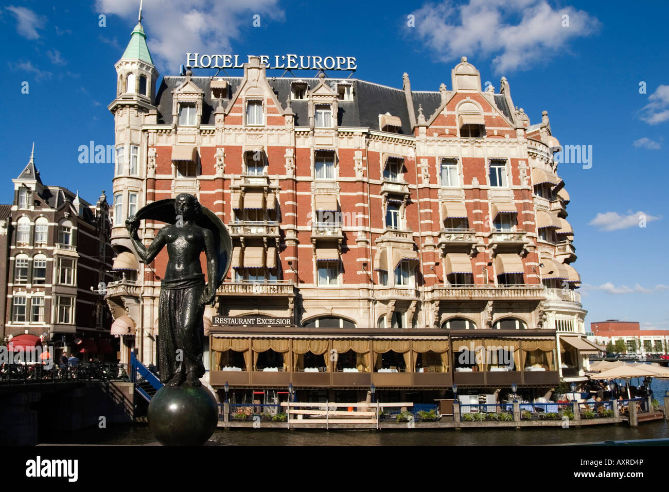 Amsterdam Hotel de l Europe canal schulpture canal boat Restaurant Exelsior Terasse Stock Photo