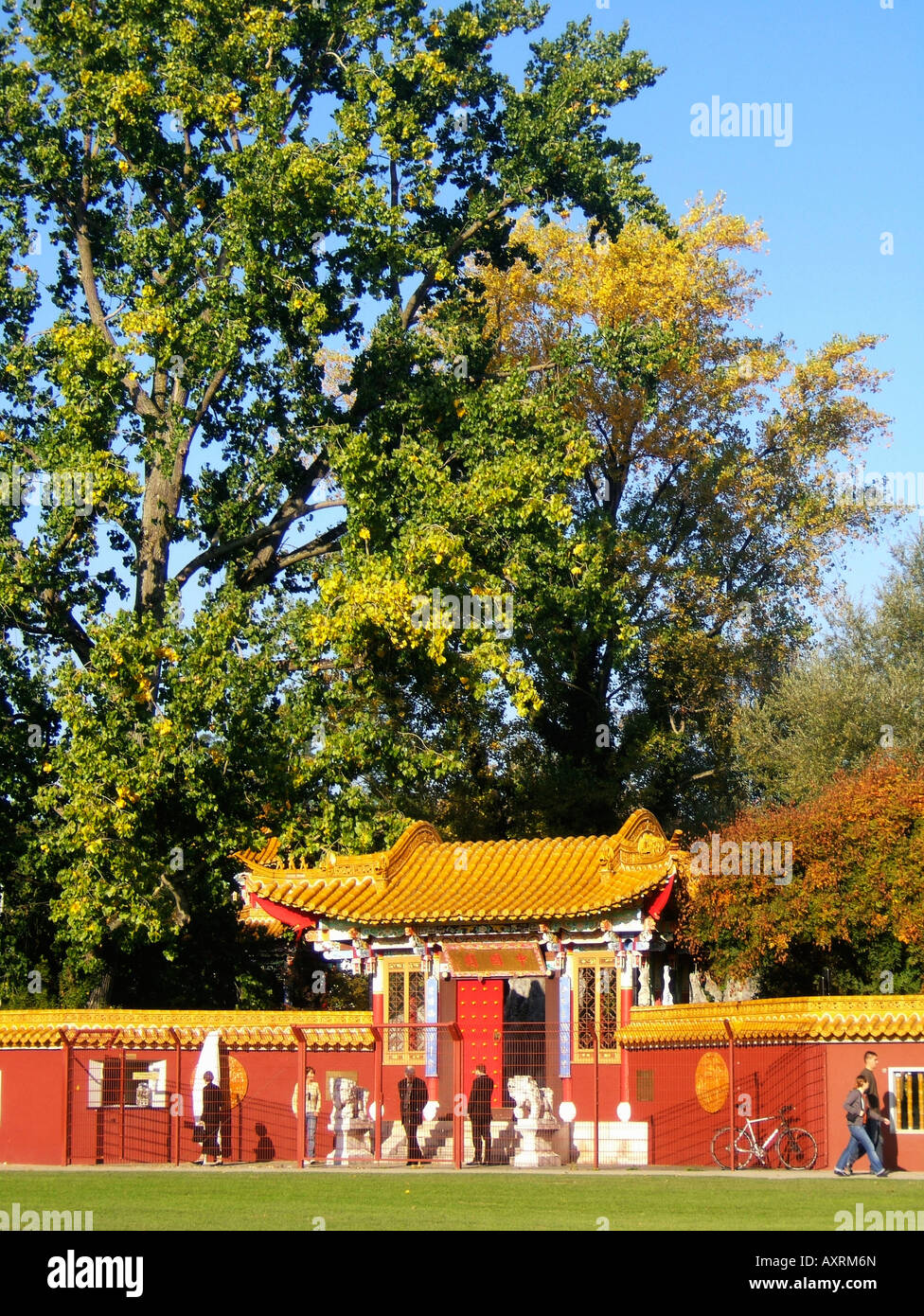 Switzerland Zuerich china garden near lake autumn Schweiz Zuerich China Garten beim See im Herbst Stock Photo
