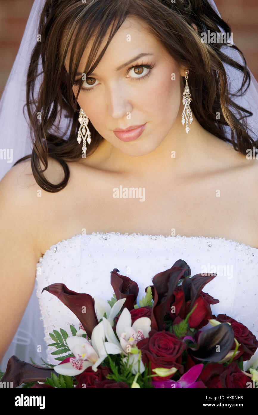 Bride in wedding dress with bouquet Stock Photo - Alamy