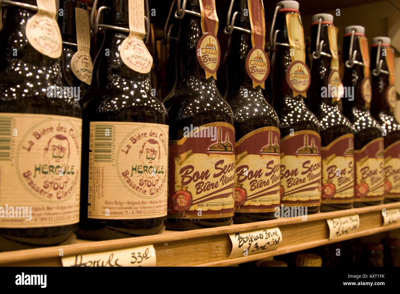Shop selling a wide range of belgian bottled beers near the Grand Place