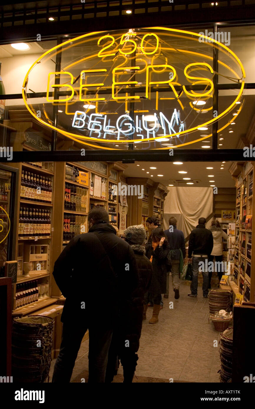 Shop selling a wide range of belgian bottled beers near the Grand Place