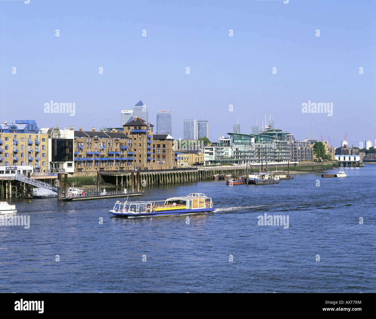 geography / travel, Great Britain, England, London, city views / cityscapes, view from River Thames towards the Canary Wharf Tower, Additional-Rights-Clearance-Info-Not-Available Stock Photo