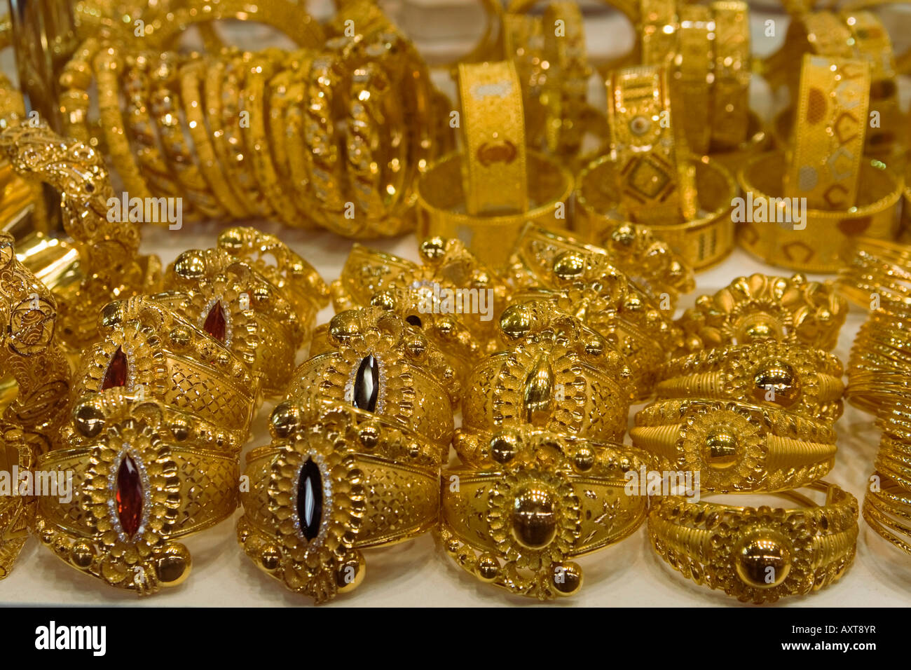 Dubai Deira gold market gold souq shop window Dubai Gold Souk Schaufenster Stock Photo