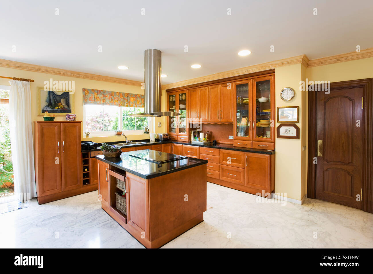 Modern kitchen in villa Stock Photo - Alamy